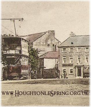 Houghton-le-Spring 1915: Trams on the left, Omnibuses on the right!