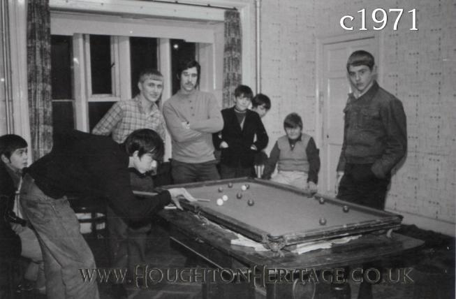 A group of lads playing snooker at the YMCA in Houghton Hall, guessed to be around 1971.