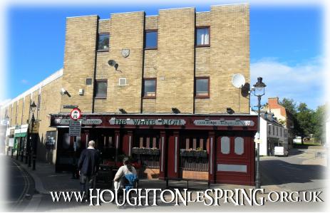 The modern White Lion pub in 2010.  This was built around 1968.